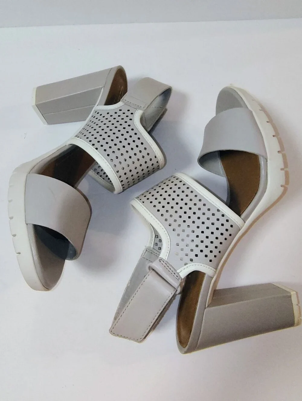 CLARKS Pastina Malory Light Gray Leather Block High Heel Slingback Sandals 7
